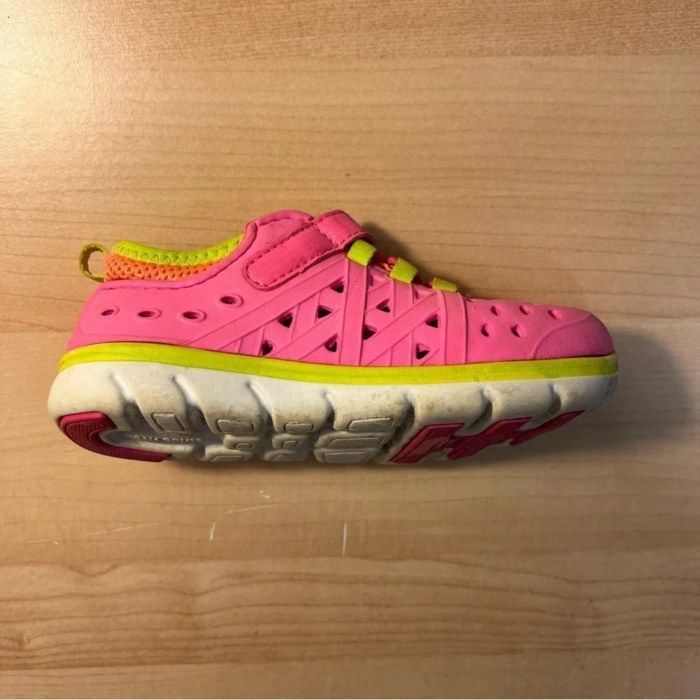 Stride Rite girls pink water hiking shoe. Like new!